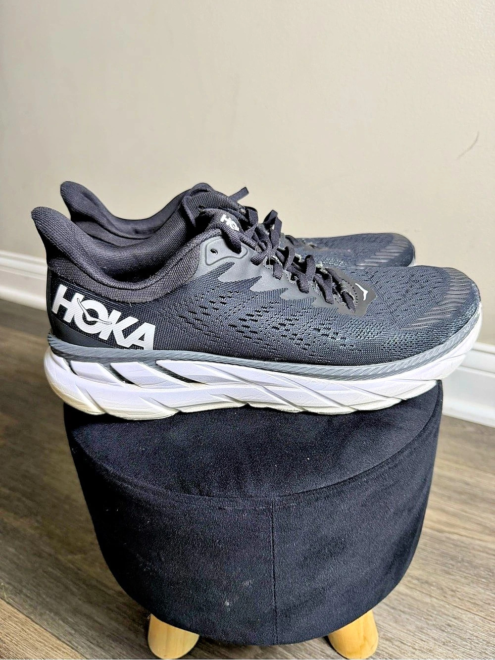 HOKA Clifton 7 Athletic Shoes Black & White Mens US 10